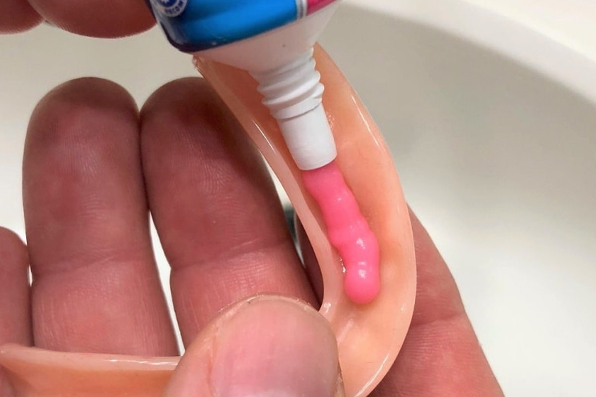 Protez Diş Yapıştırıcısı Nedir?